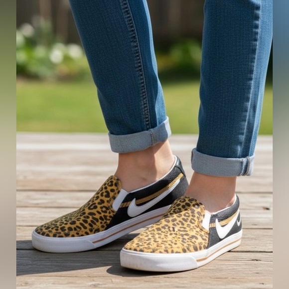LIKE NEW Women's Nike Court Legacy Slip Casual Leopard Print Sneakers - Picture 1 of 9